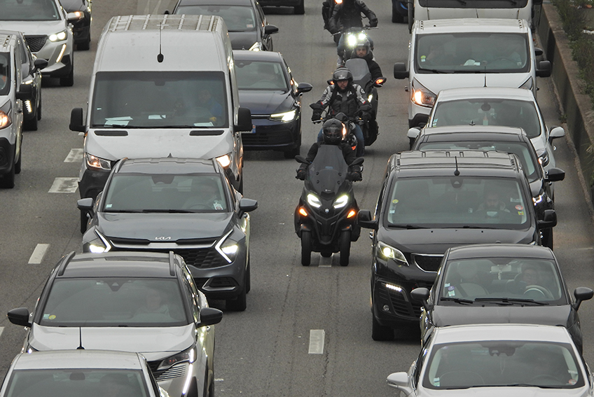 Aurillac Auto Expertise - Aurillac - L'inter-files entre définitivement dans le code de la route, même sur le périph' parisien